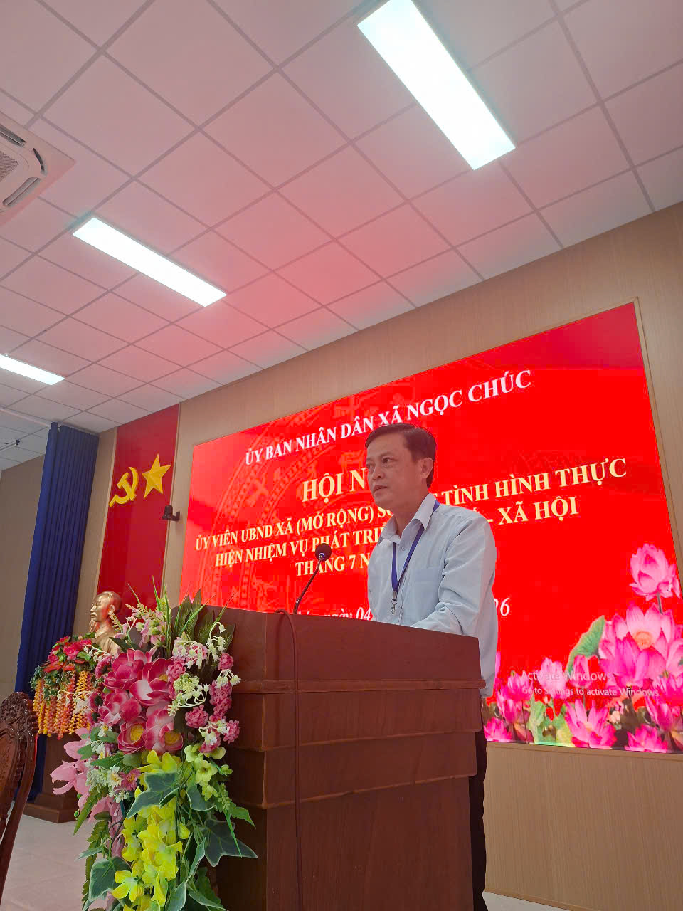 Đại diện Phòng Văn hóa - xã hội tham gia phát biểu và giải trình các nội dung có liên quan tại Hội nghị
