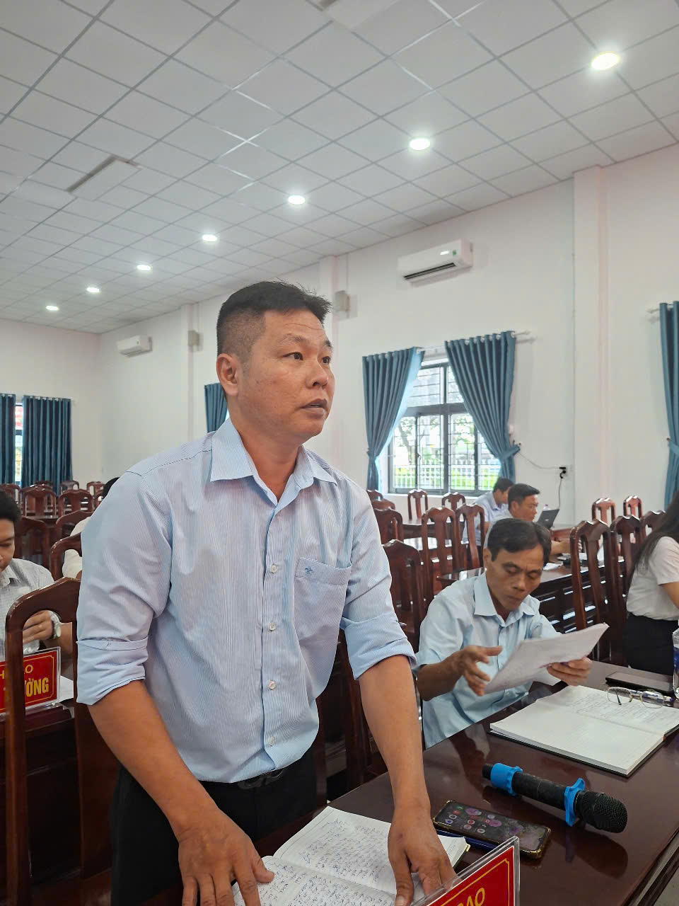 Đại diện ấp Vinh Bắc tham gia phát biểu tại Hội nghị