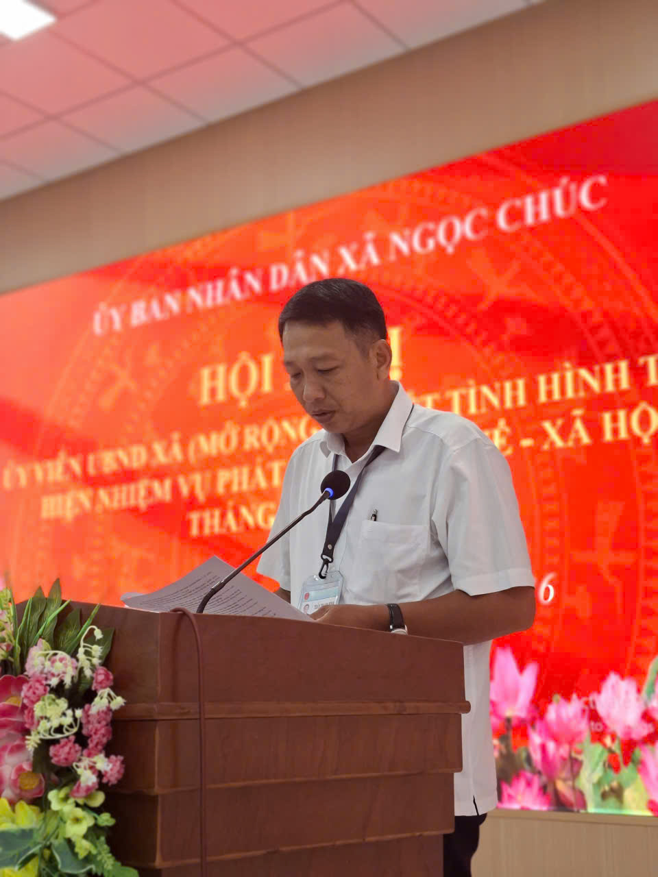 Đồng chí Trần Thanh Bình, Chánh Văn phòng HĐND và UBND xã thông qua Báo cáo Tình hình thực hiện Kế hoạch phát triển kinh tế - xã hội Tháng 7 và kế hoạch công tác tháng 8 năm 2026